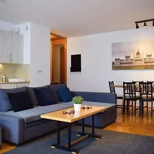  Apartament Cosy In Downtown With Free Garage Parking
