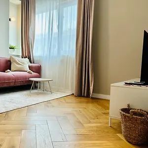 Ultracentral Lux Boutique 1br Ap Near Subway Bucureşti