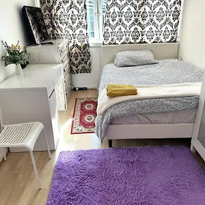 Excellent Double In Cheap Rate Around Homestay London