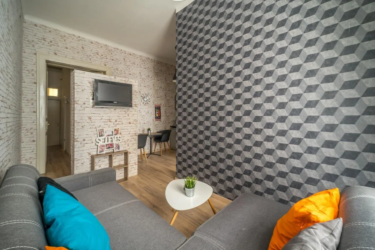 Susan Apartment Near Blaha Lujza Square Budapest