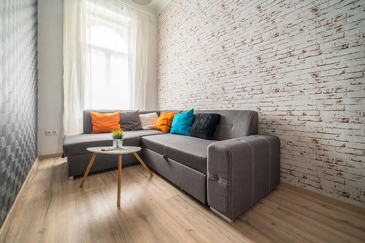 Susan Apartment Near Blaha Lujza Square Budapeszt Węgry
