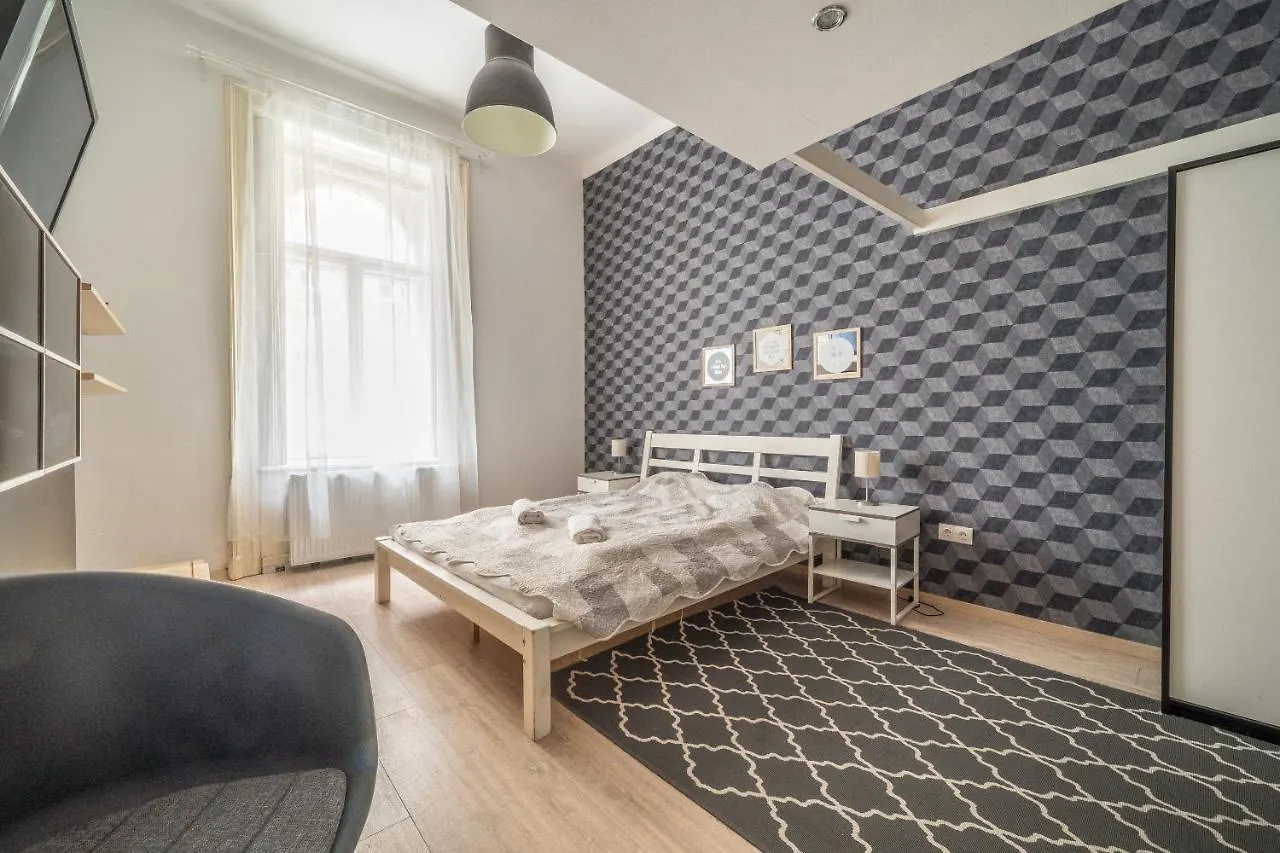 Susan Apartment Near Blaha Lujza Square Budapeszt Węgry
