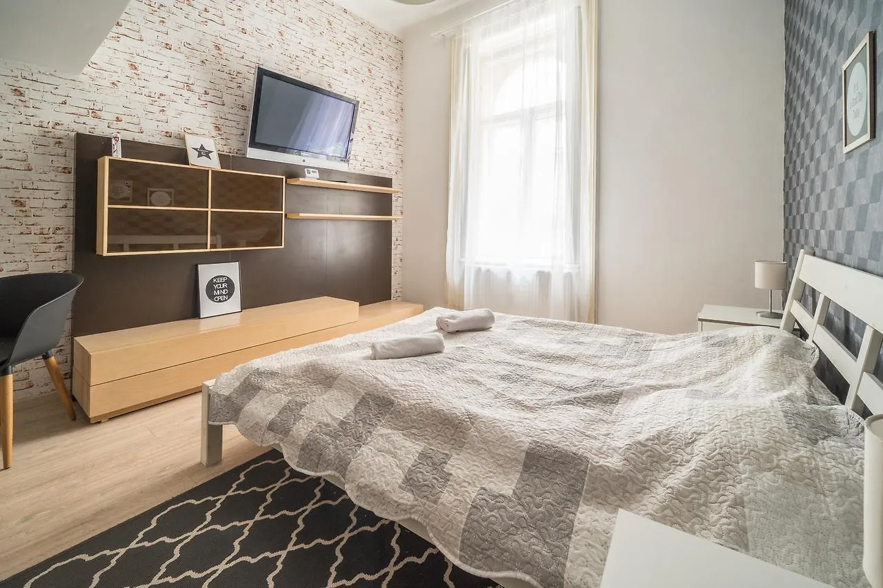 Susan Apartment Near Blaha Lujza Square Budapeszt 0*,  Węgry